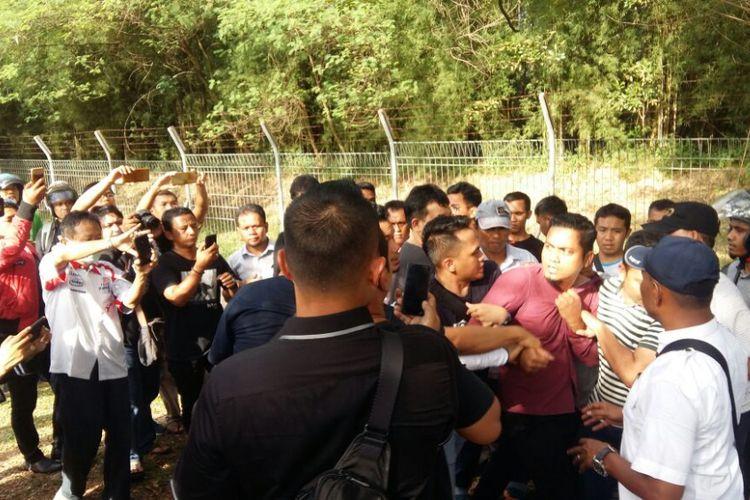 Nyaris Adu Jotos dengan Polisi, Pengacara Neno Warisman Diamankan