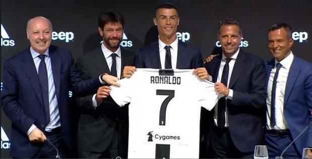 Ronaldo Incar Trophy Liga Champions Bersama Juventus