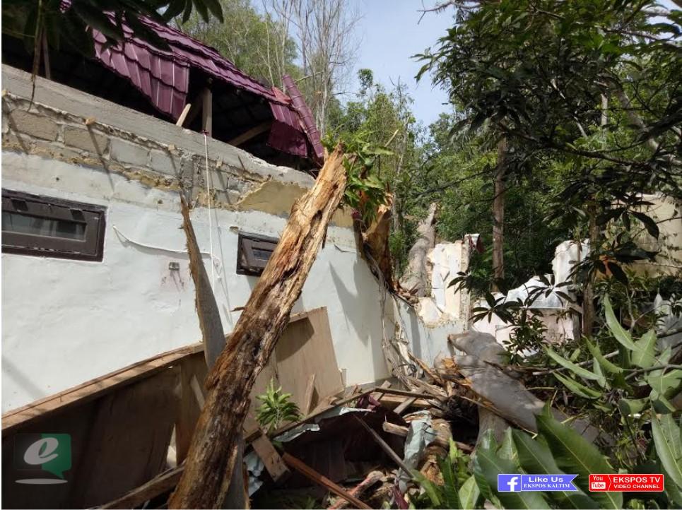Insiden Pohon Tumbang Bikin Ketua PN Sangatta dan Keluarga Trauma