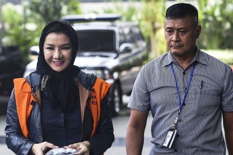 Eks Bupati Kukar, Rita Widyasari sebelum menjalani pemeriksaan KPK. Foto: Ist