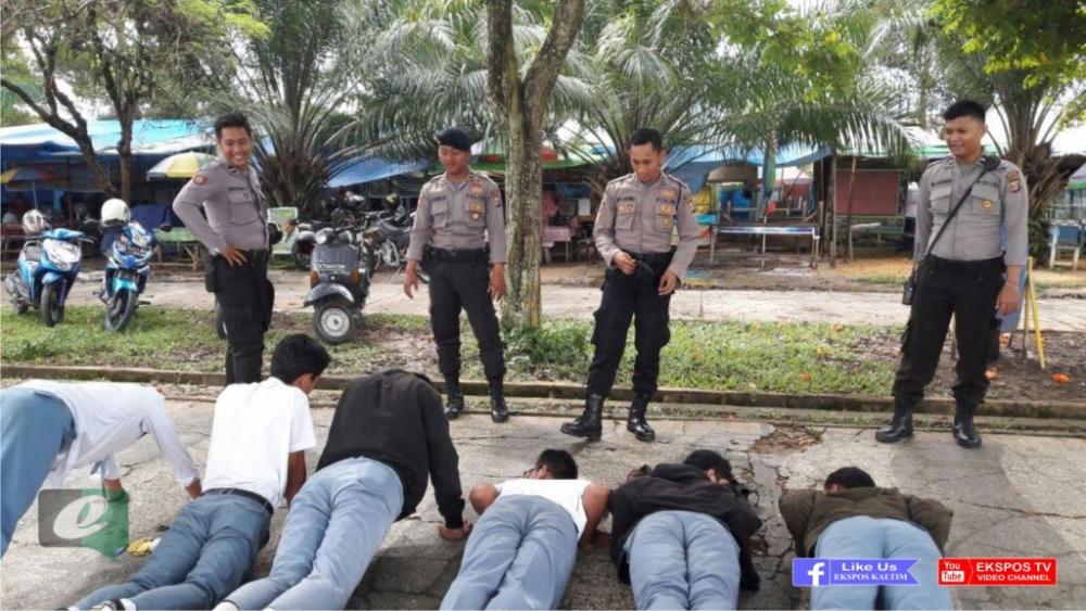 Bolos Sekolah, Sekelompok Pelajar Terjaring Razia Saat Main Gaple