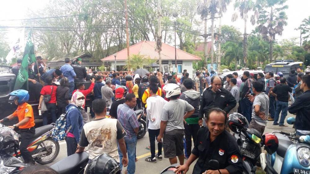Ratusan Pedemo Ancam Duduki Rujab Walikota Bontang