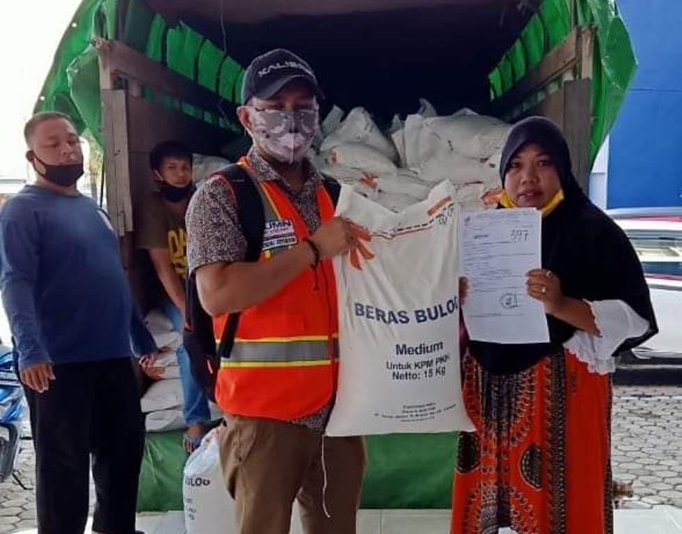 2638 KPM PKH Bontang Terima Bantuan Beras