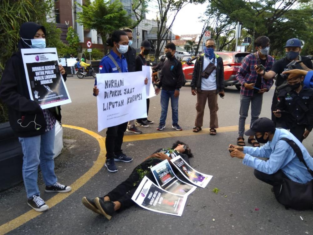 Lawan Kekerasan Jurnalis, Koalisi Kemerdekaan Pers Gelar Aksi Solidaritas Nurhadi di Banjarmasin