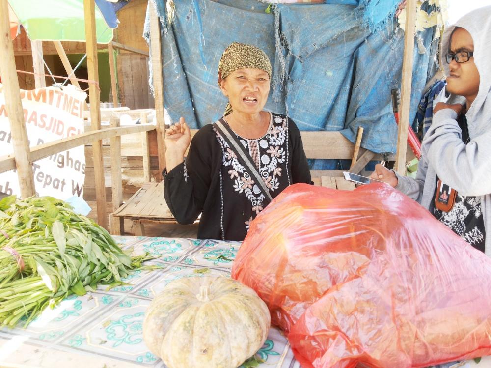 SEBELUM DI GUSUR, PEDAGANG INI BERHARAP ADA SOLUSI DARI PEMERINTAH