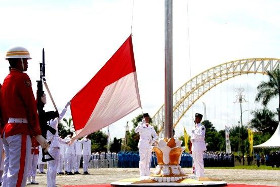 PERINGATAN DETIK-DETIK PROKLAMASI KEMERDEKAAN RI DI KUKAR BERJALAN KHIDMAT DAN LANCAR