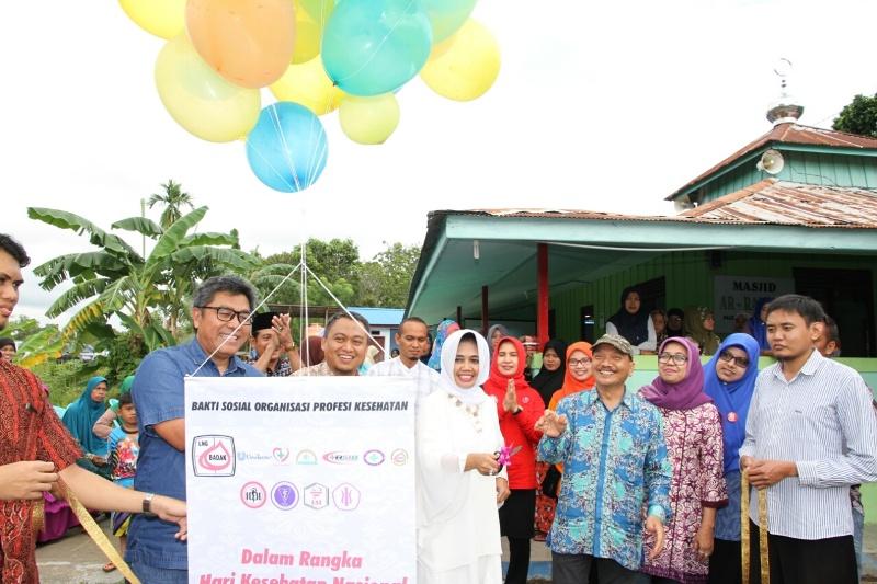 HADIRI BAKTI SOSIAL, WALIKOTA AJAK ORGANISASI PROFESI MILIKI DESA BINAAN