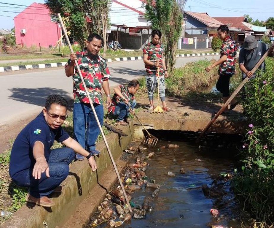 Agus Aras dan Tiga RT Kompak Kerja Bakti 