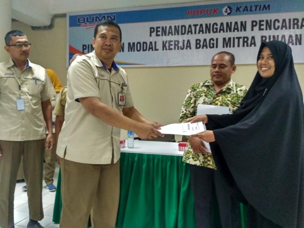 Pupuk Kaltim Salurkan Pinjaman Modal Kerja Mitra Binaan