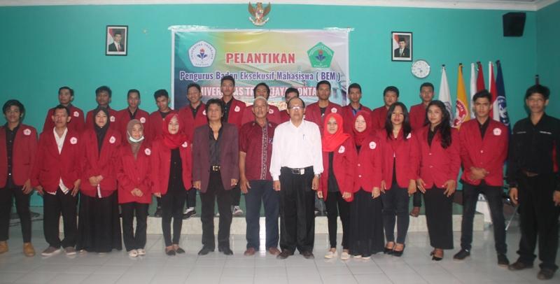 REKTOR UNIJAYA LANTIK PENGURUS BEM PERIODE 2016-2017