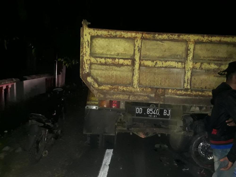 Hantam Truk Parkir, Remaja di Bone Meregang Nyawa