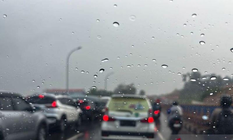 Hujan Dominasi Kaltim–Kalsel, Waspada Jalan Licin dan Genangan