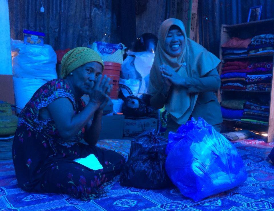 Osis SMAN 14 Bone Turut Bantu Korban Kebakaran di Lattekko