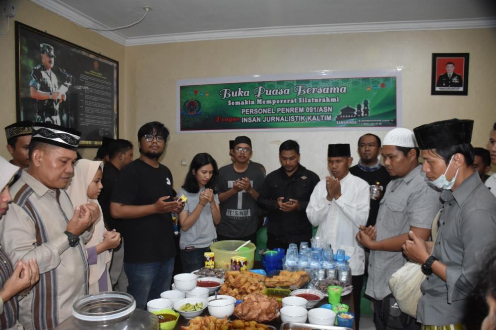Pererat Kemitraan, Penrem 091/ASN Buka Puasa Bersama lnsan Pers