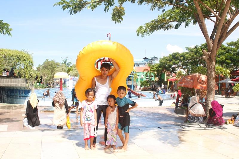 ASYIKNYA KENARI LOVERS BERENANG SAMBIL BERGOYANG