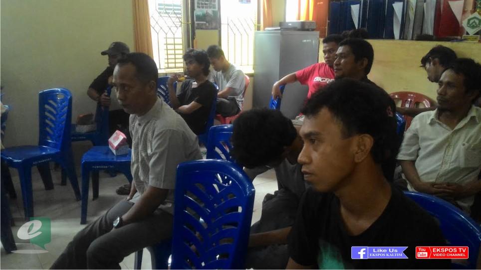 Resah dengan Bau Sampah, Warga Tomoni Ajukan Protes ke Kantor Lurah 