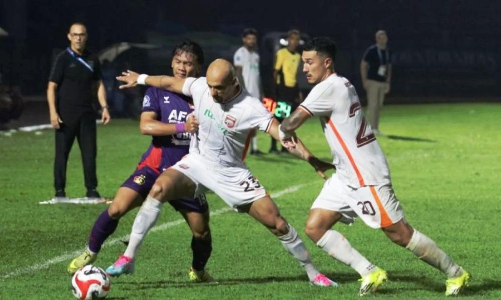 Persib-Borneo Berebut Puncak, Persija Intai dari Peringkat Ketiga