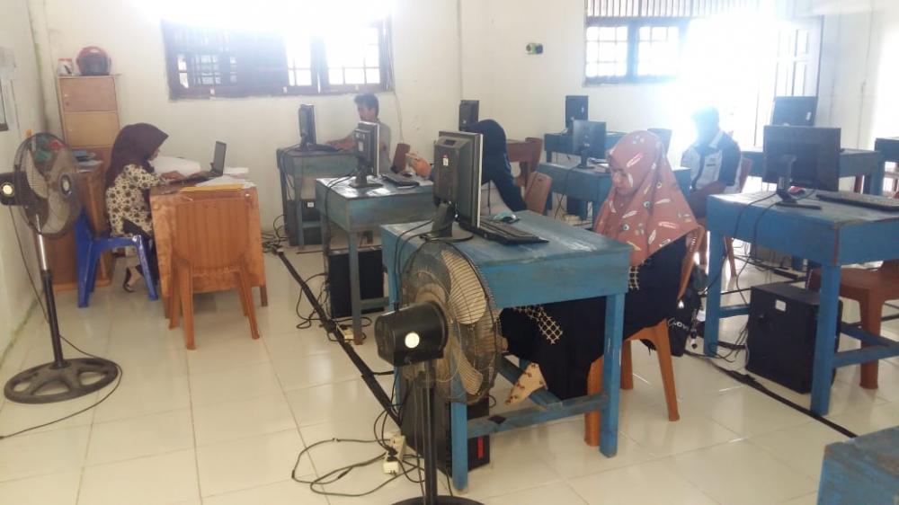 Delapan Peserta PKBM Ikut UNBK Paket B di Teluk Pandan Kutim