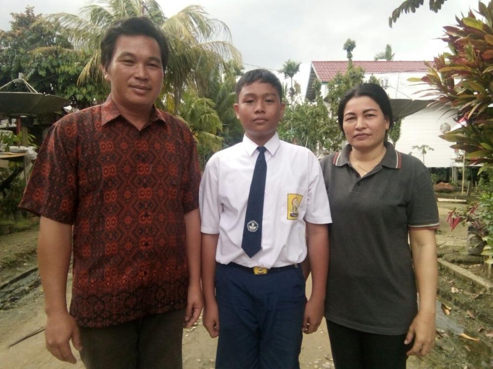 Raih Nilai Sempurna Ujian Nasional di Tengah Keterbatasan Sekolah