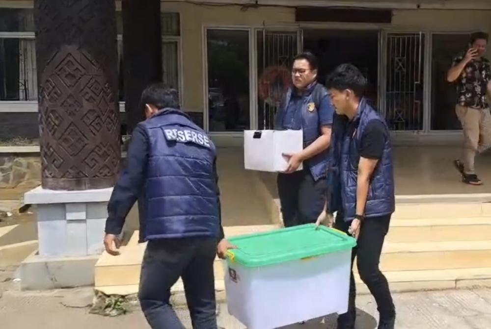 Polisi Geledah Kantor BPBD Kutai Barat, Dokumen Dugaan Korupsi Perjalanan Dinas Disita