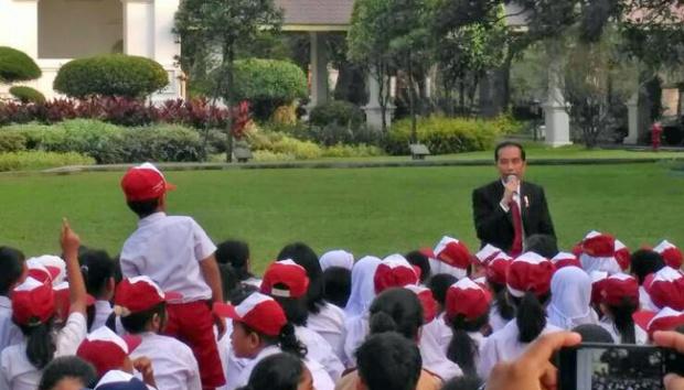 Jokowi Gratiskan Pengiriman Buku ke Daerah Tiap Tanggal 17