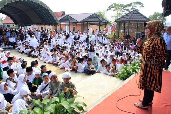 Wali Kota Neni Luncurkan Gerakan Santri Bersedekah di Milad BKPRMI