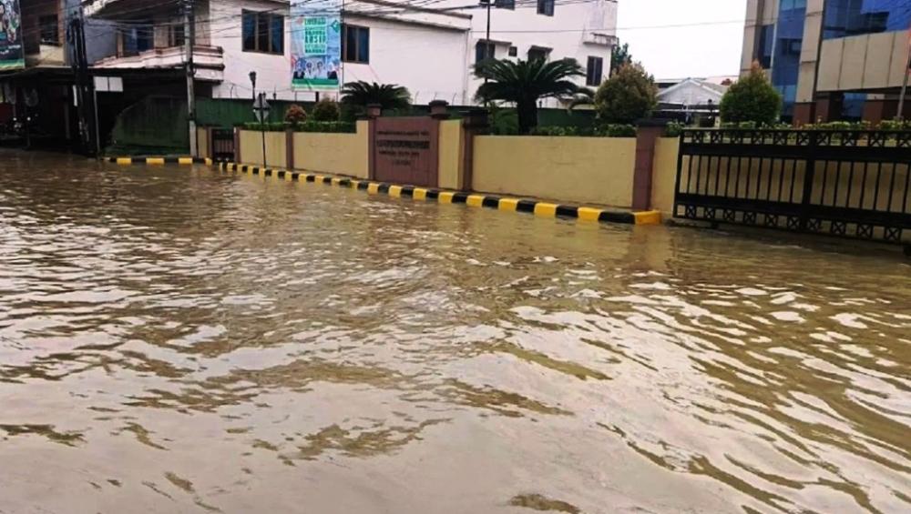 Banjir Samarinda: Jalan Utama Sempat Lumpuh, 9 Titik Tergenang