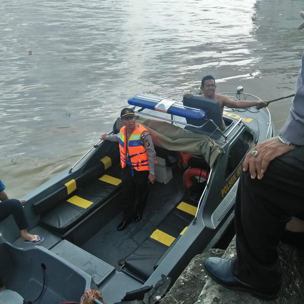Terpeleset, Seorang Gadis Tenggelam di Sungai Mahakam