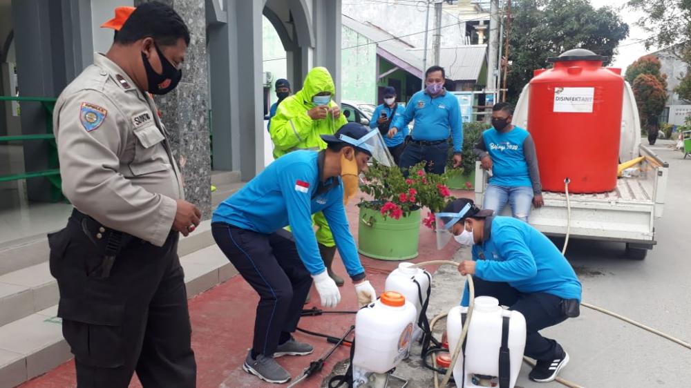 Cegah Covid-19, Kelurahan Api-api Semprot Disinfektan Rumah Ibadah dan Fasum  