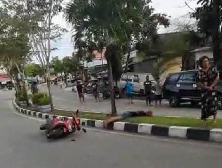 Dua Motor Baku Hantam di Tanjung Laut Indah Bontang, Pengendara Kritis