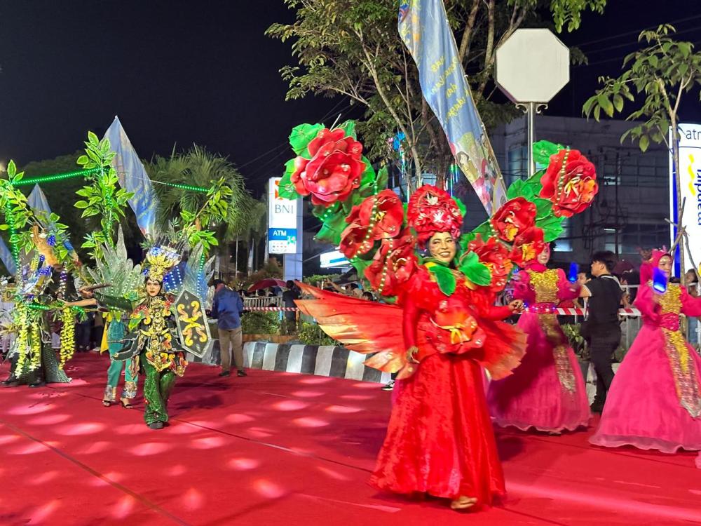 Diguyur Hujan dan Angin Kencang, Bontang City Carnival 2025 Tetap Berlangsung Meriah