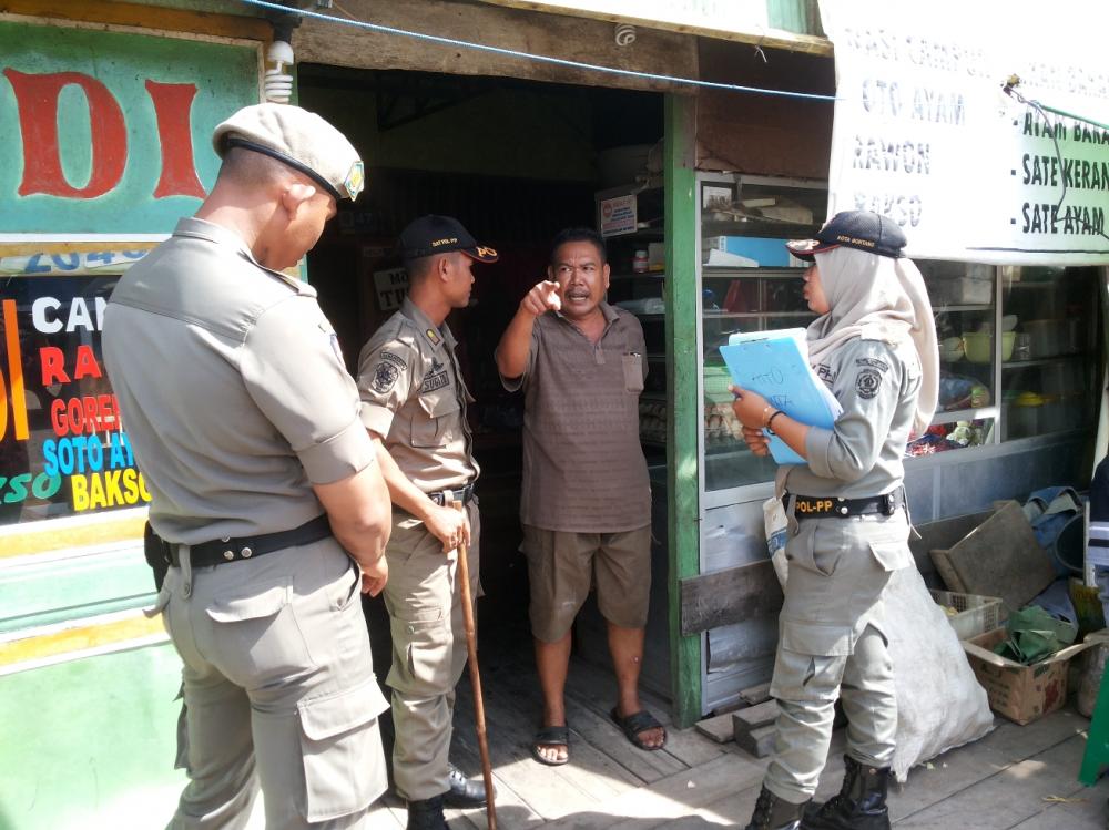 PENERTIBAN LAPAK PS RAWA INDAH, SATPOL PP BONTANG BERI WAKTU 3 HARI KEPADA PEDAGANG
