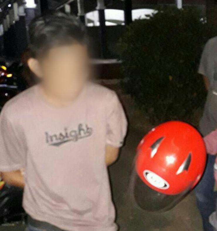 Terpergok Curi Helm di Masjid, Dua Pemuda Bone Nyaris Diamuk Massa