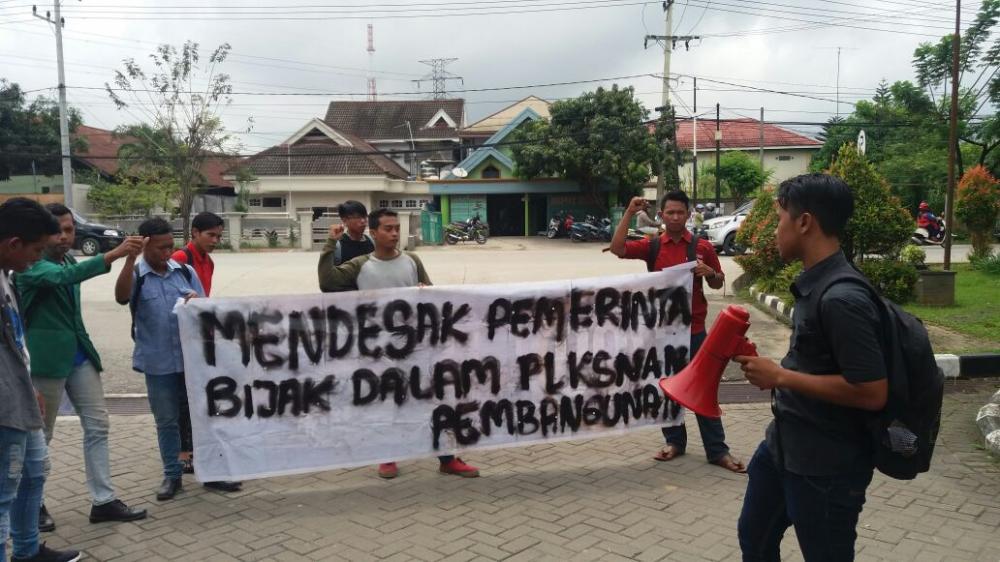 Aliansi Mahasiswa Peduli Kaltim Demo Tuntut Pemerataan Pembangunan