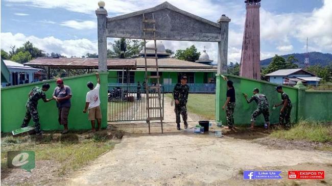 Koramil Long Bagun Gelar Karya Bhakti Pengecatan Tempat Ibadah 