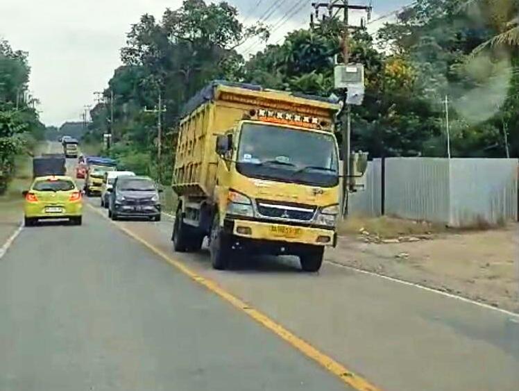 Truk Batu Bara di Jalanan Kalsel, Gubernur: Ayo Viralkan!