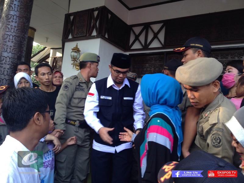 PELEPASAN JEMAAH HAJI BONTANG DIWARNAI ISAK TANGIS