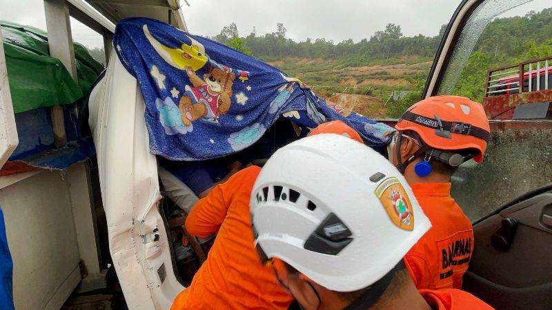 Truk Tabrak Antrean SPBU di Km 13 Balikpapan, Sopir Tewas Terjepit 