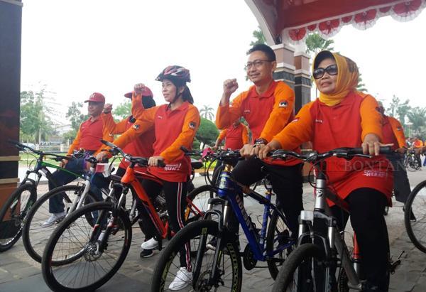 Hadiri Raker ke-4 Apeksi Kalimantan, Neni Bersepeda Jelajah Singkawang