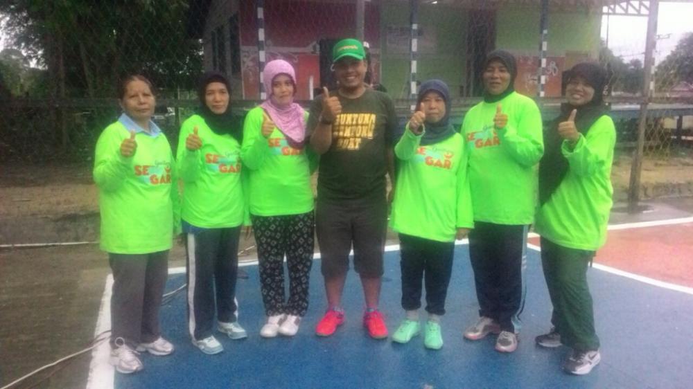  Asyikâ€¦Ikut Senam di Kelurahan Guntung Bisa Bawa Pulang Kaos Cantik