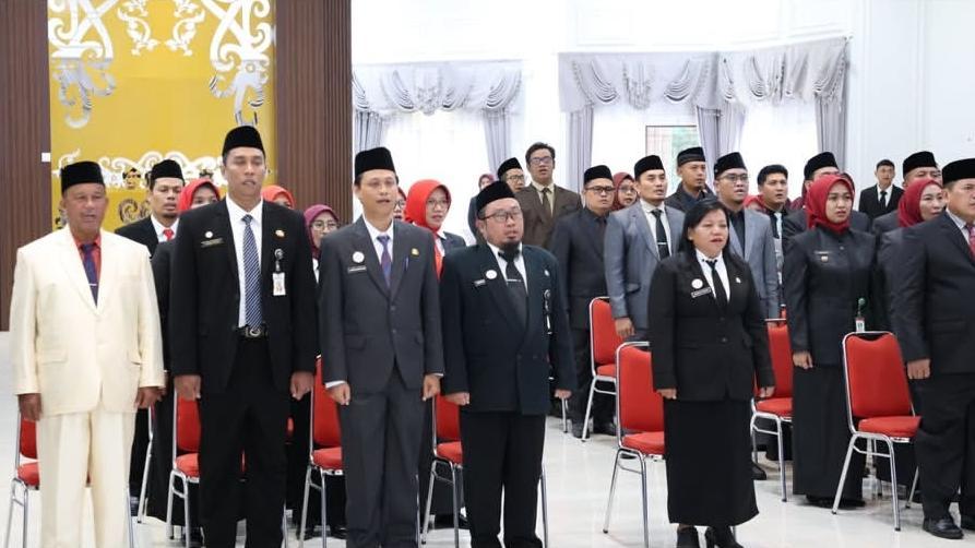 Wali Kota Neni Kukuhkan 10 Kepala Sekolah Tingkat SD dan SMP Negeri, Ini Daftarnya