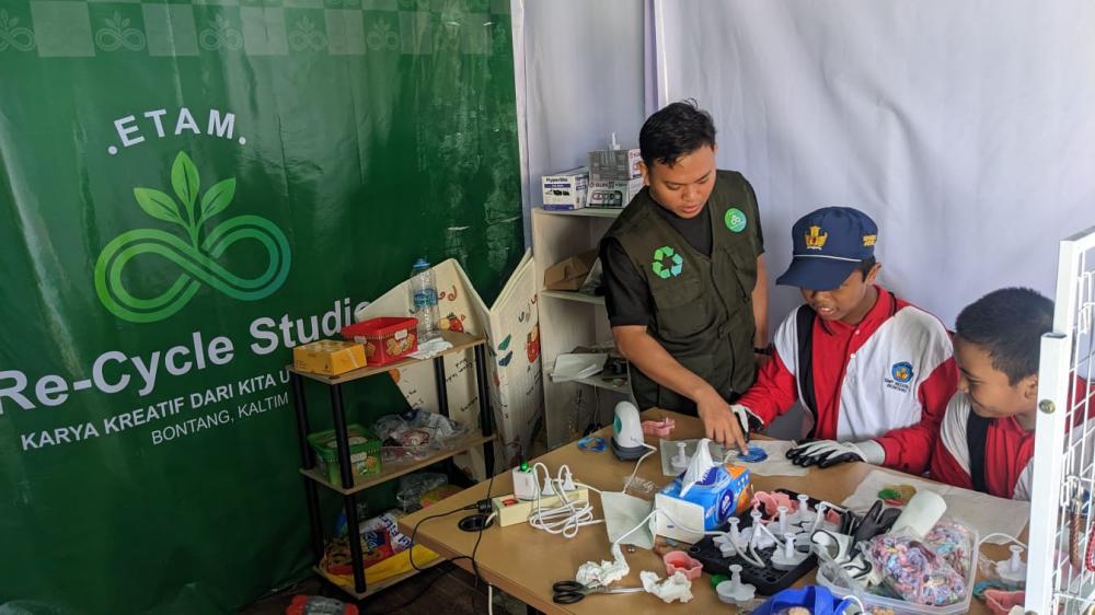 Tak Sekadar Baca Buku, Festival Literasi Bontang Ajak Anak Sulap Sampah Plastik Jadi Kerajinan