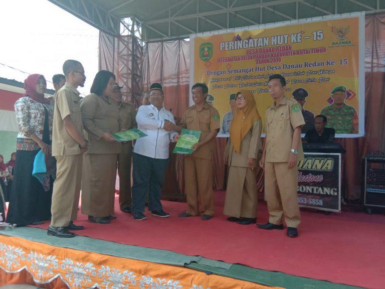 Bupati Kutim Serahkan SK Kepada Empat Sekolah Terapkan FDS