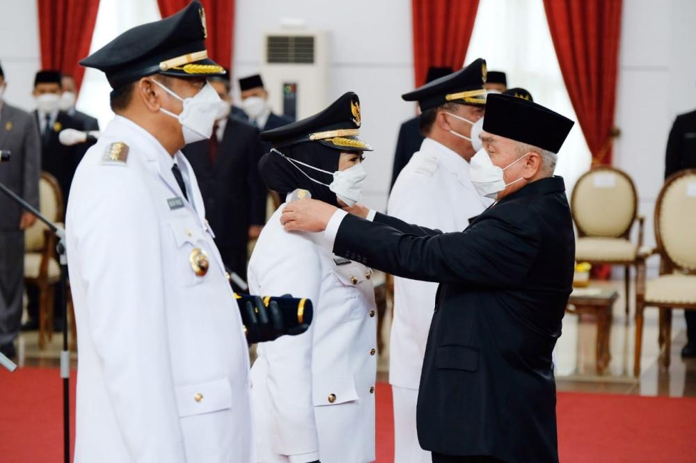 Basri - Najirah Resmi Jabat Wali Kota dan Wakil Wali Kota Bontang