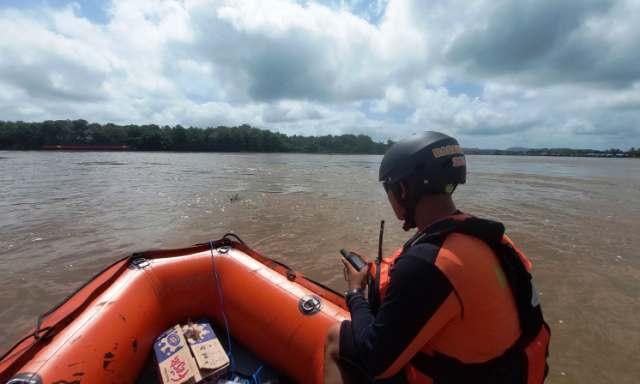 Insiden Tongkang di Mahakam Renggut 2 ABK, Pencarian Masih Gelap