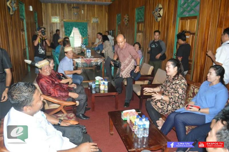 Kunjungan Kerja Ketua DPRD Mahulu di Kampung Sendiri Disambut Antusias Warga