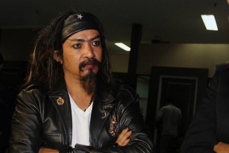 Lakoni Adegan Ekstrem, Limbad Nyaris Tewas