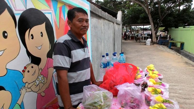 PEDAGANG MUSIMAN, MENGAIS REZEKI DENGAN BERJUALAN BUNGA TABUR