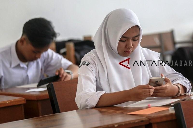 Pembatasan Gawai di SMA Perlu Pendampingan, Bukan Larangan Total