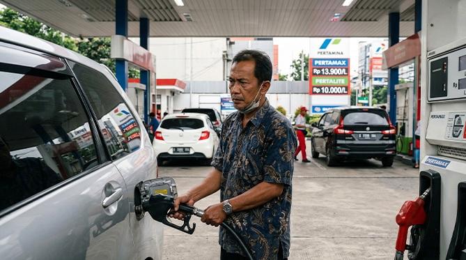 Mulai Hari ini Harga Pertamax Lebih Menggigit, Naik Lebih 30 Persen! 